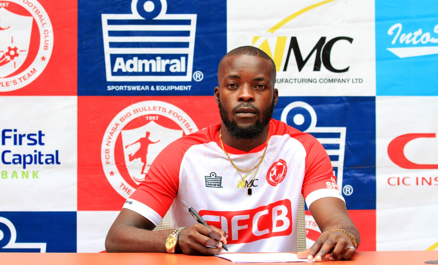 Zimbabwean defender Mujuru signs for Bullets - FCB Nyasa Big Bullets FC