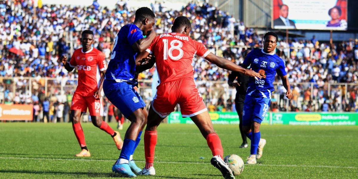 Action from Sunday’s TNM Super League Blantyre Derby between FCB Nyasa Big Bullets and Mighty Wanderers at Kamuzu Stadium.