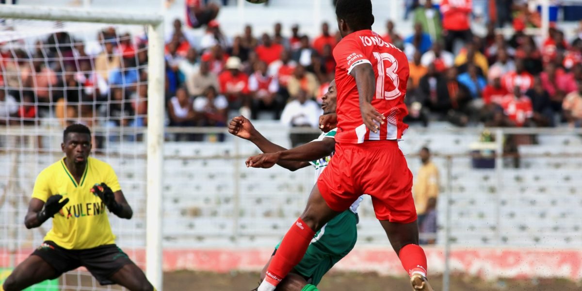 FCB Nyasa Big Bullets came from behind in the first half to defeat Baka City 2-1 in the TNM Super League at Kamuzu Stadium on Saturday