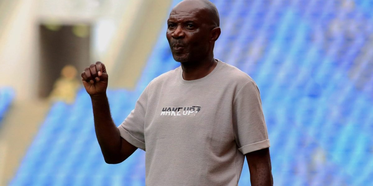 FCB Nyasa Big Bullets head coach Kalisto Pasuwa at work during the Airtel Top 8 semi-final against Kamuzu Barracks