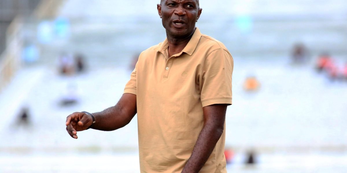 Kalisto Pasuwa's FCB Nyasa Big Bullets reached the Castel Challenge Cup semi-finals following a 4-0 victory over Ekwendeni Hammers at Kamuzu Stadium