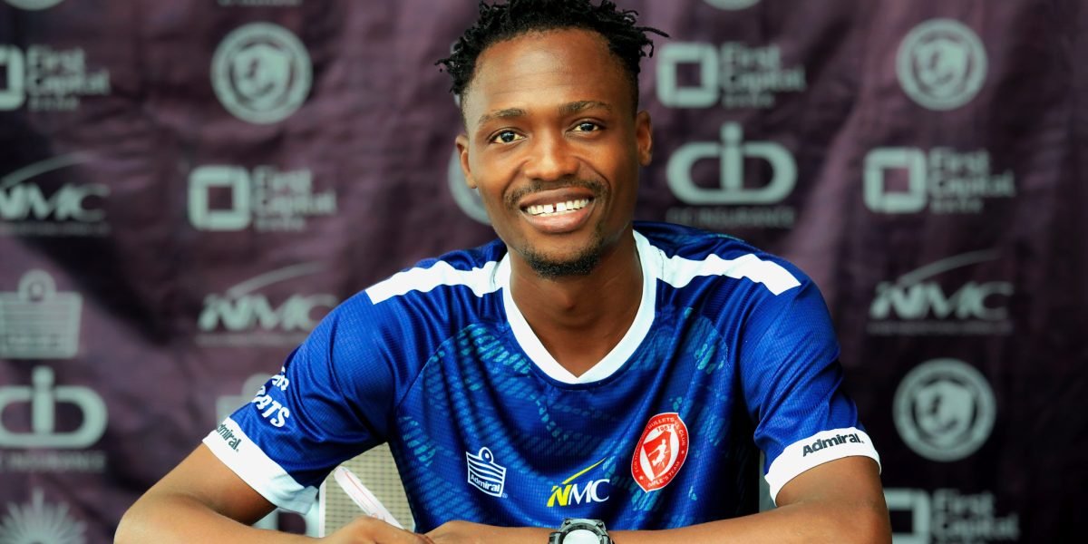 McLean Mwale signs a three-year contract with Nyasa Big Bullets