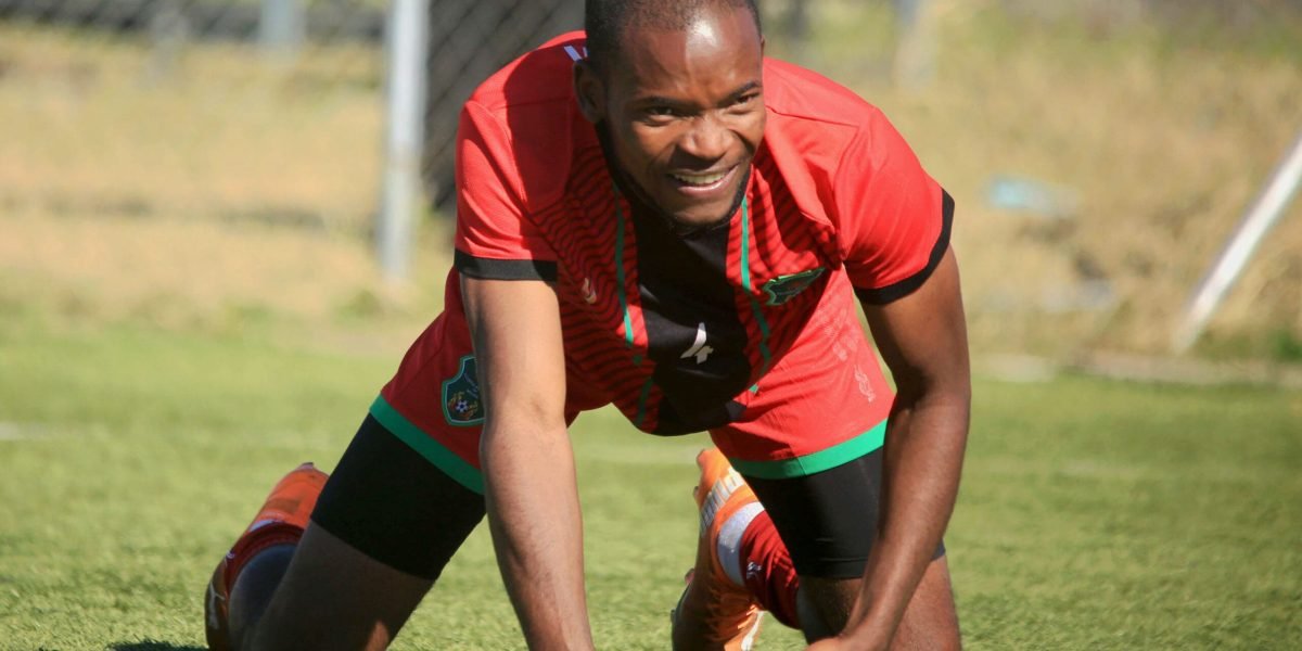 Nyasa Big Bullets midfielder Chimwemwe Idana in Flames camp (1)