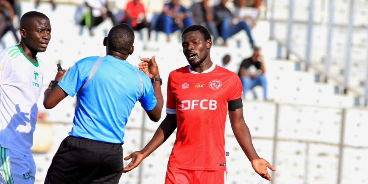 Referee Duncan Lengani talking to Bullets captain Frank Willard and a Mafco player during a TNM Super League match