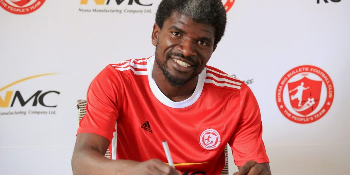 Yamikani Fodya extends his contract with Nyasa Big Bullets by one year